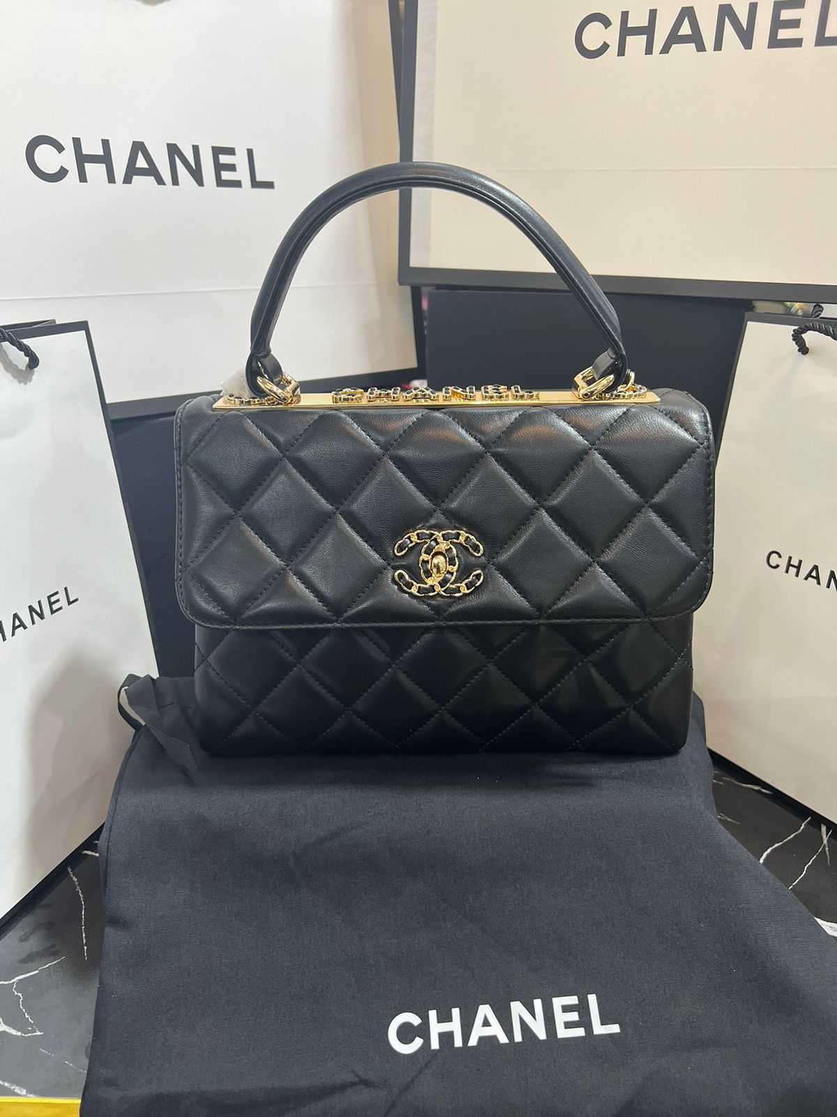 Chanel Piel Negra con Asa