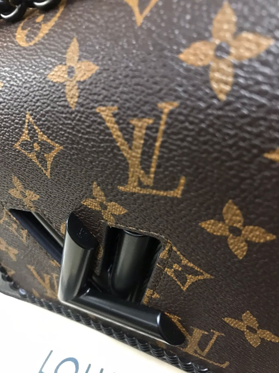 Louis Vuitton Negra Patron V Piel