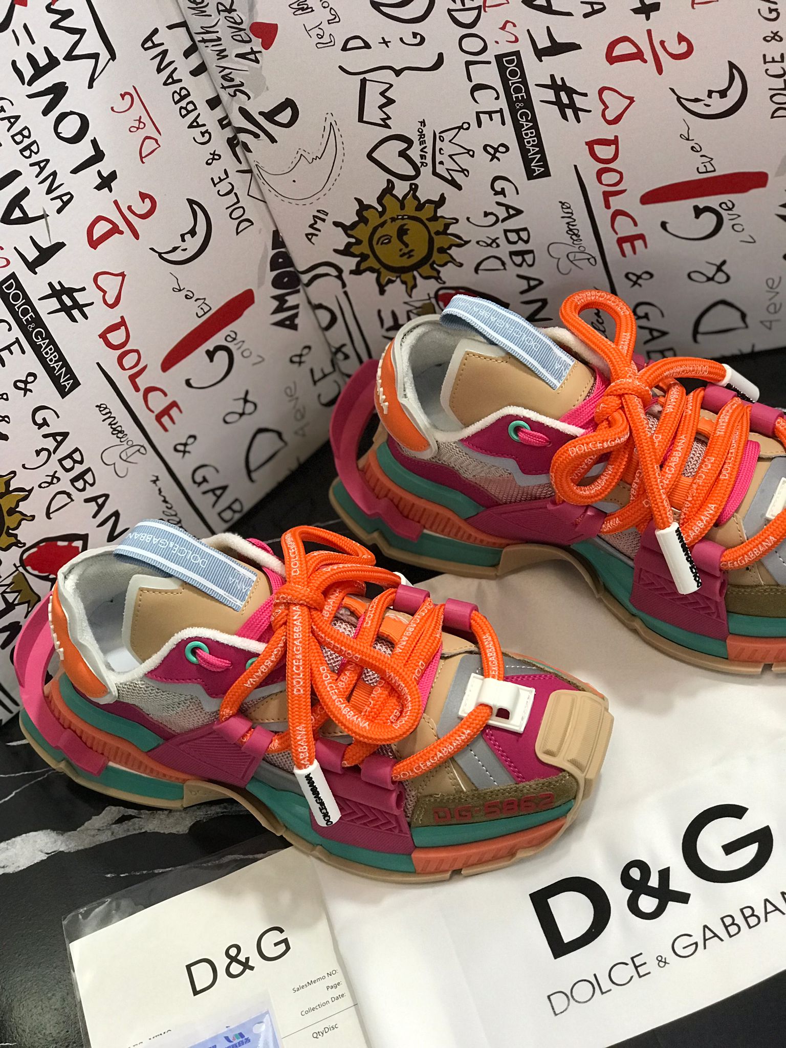 Dolce Gabbana Tenis de colores