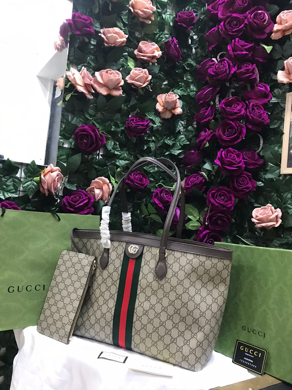 Gucci Cafe Linea Roja y Negra Tela Piel.