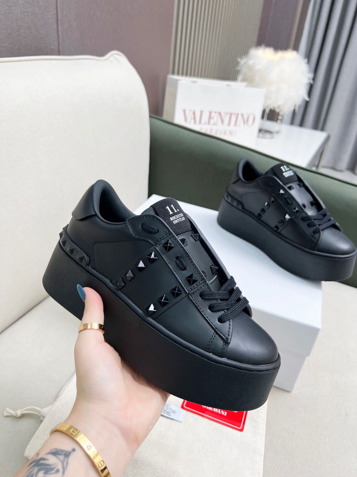 Valentino Tenis color negros