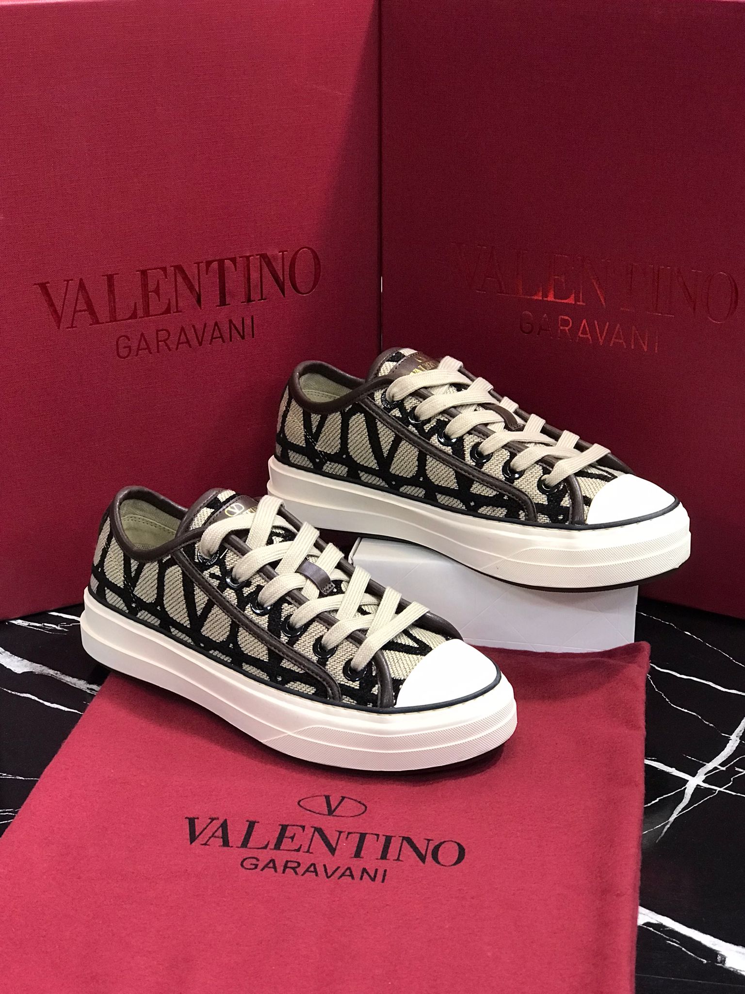 Valentino Tenis color café