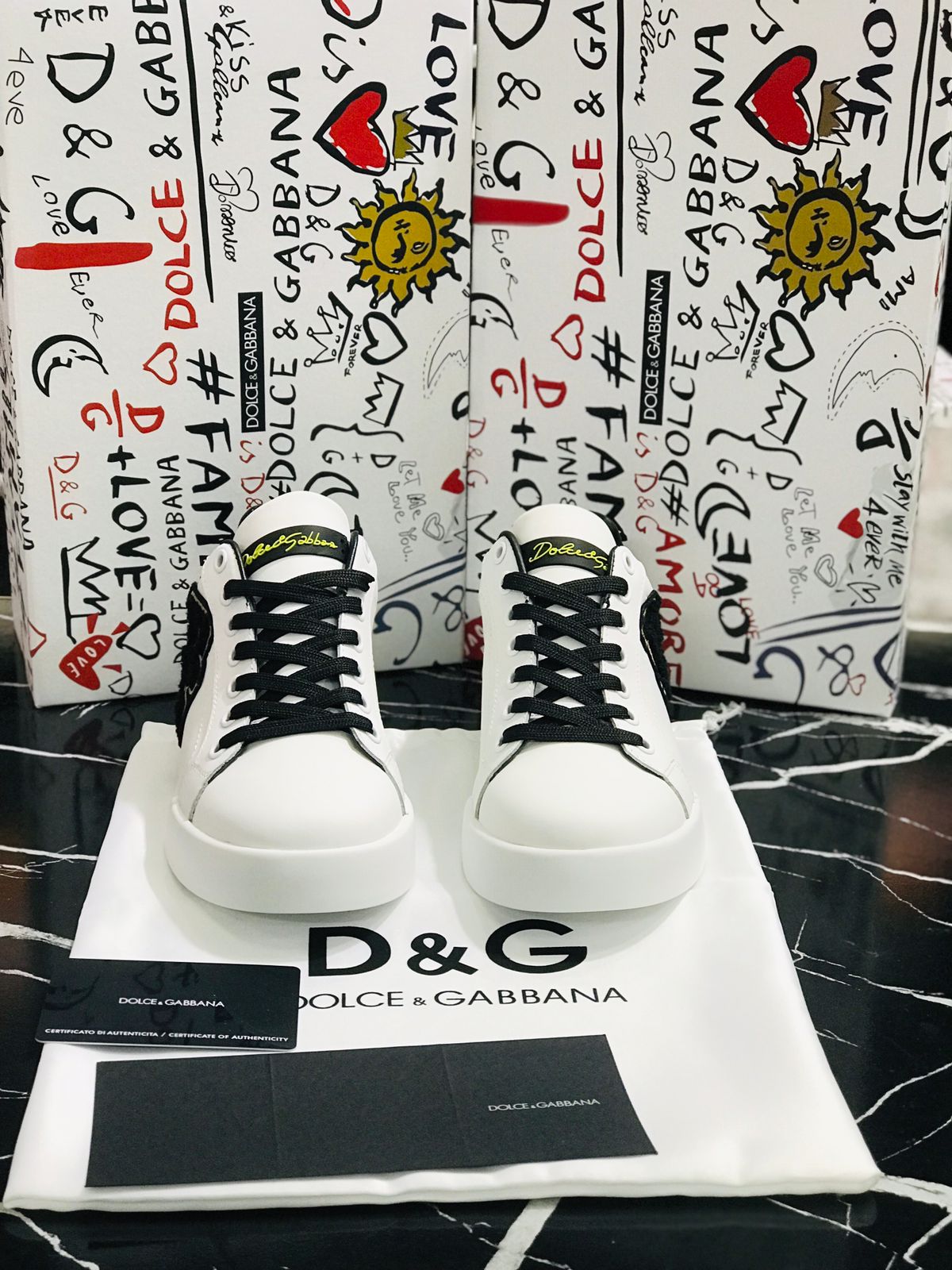 Dolce Gabbana Tenis color blanco con negro