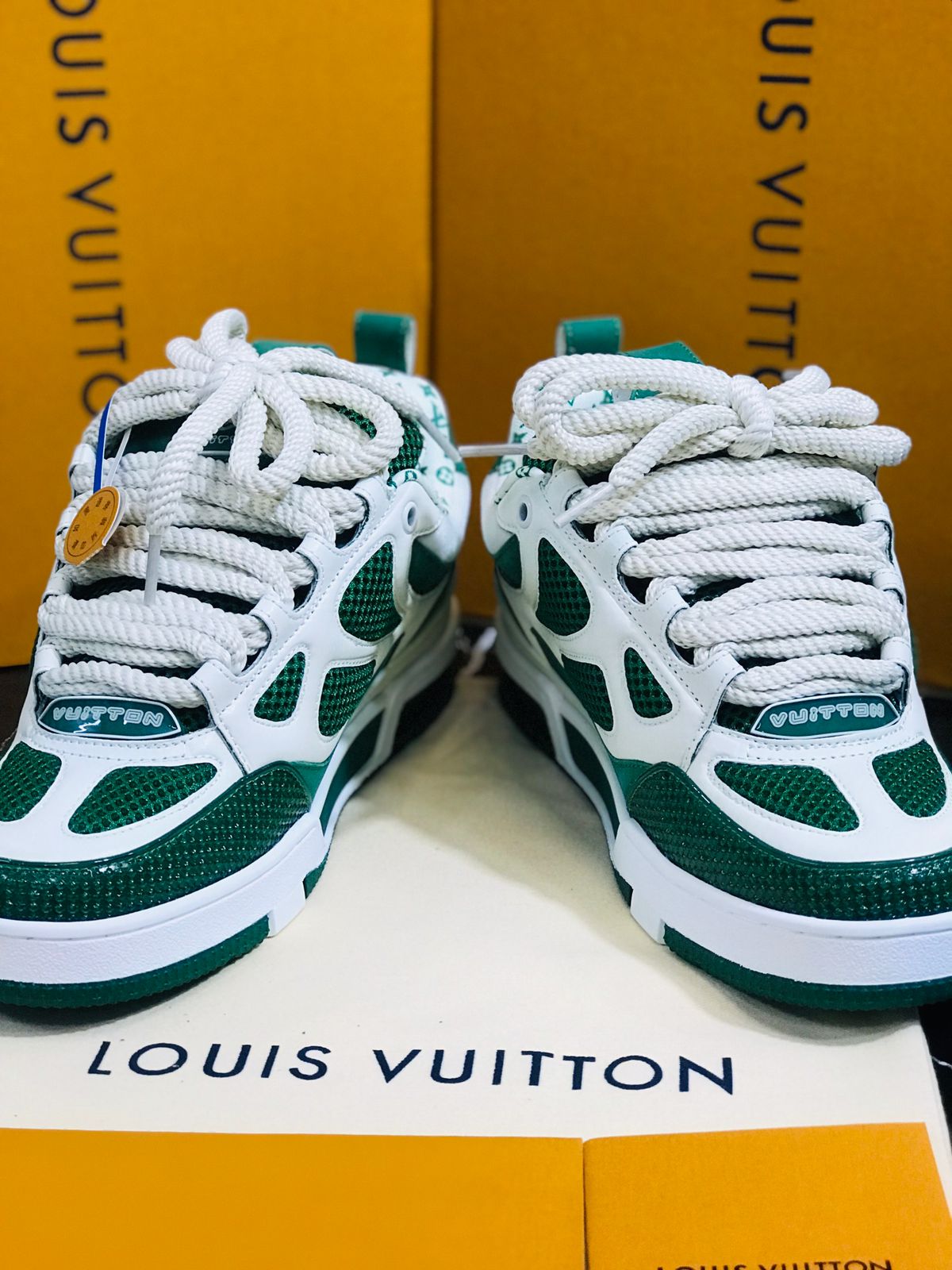 Louis Vuitton Tenis blancos con verde Caballero