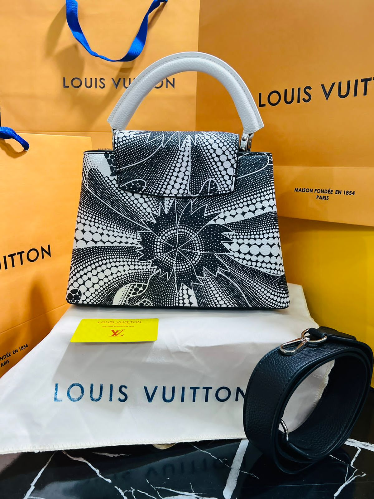 Louis Vuitton Capucine Edición Especial Piel