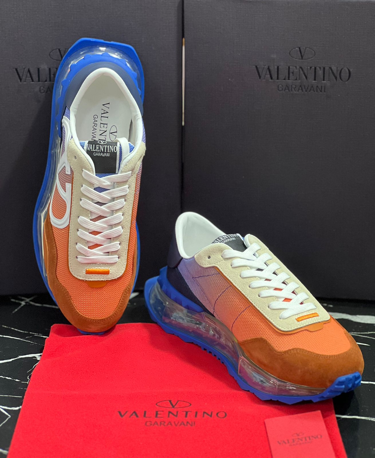 Valentino color naranja con azul Caballero