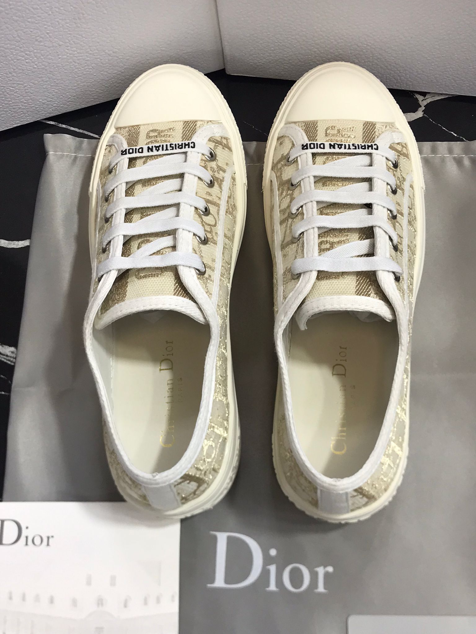 Christian Dior Tenis color crema