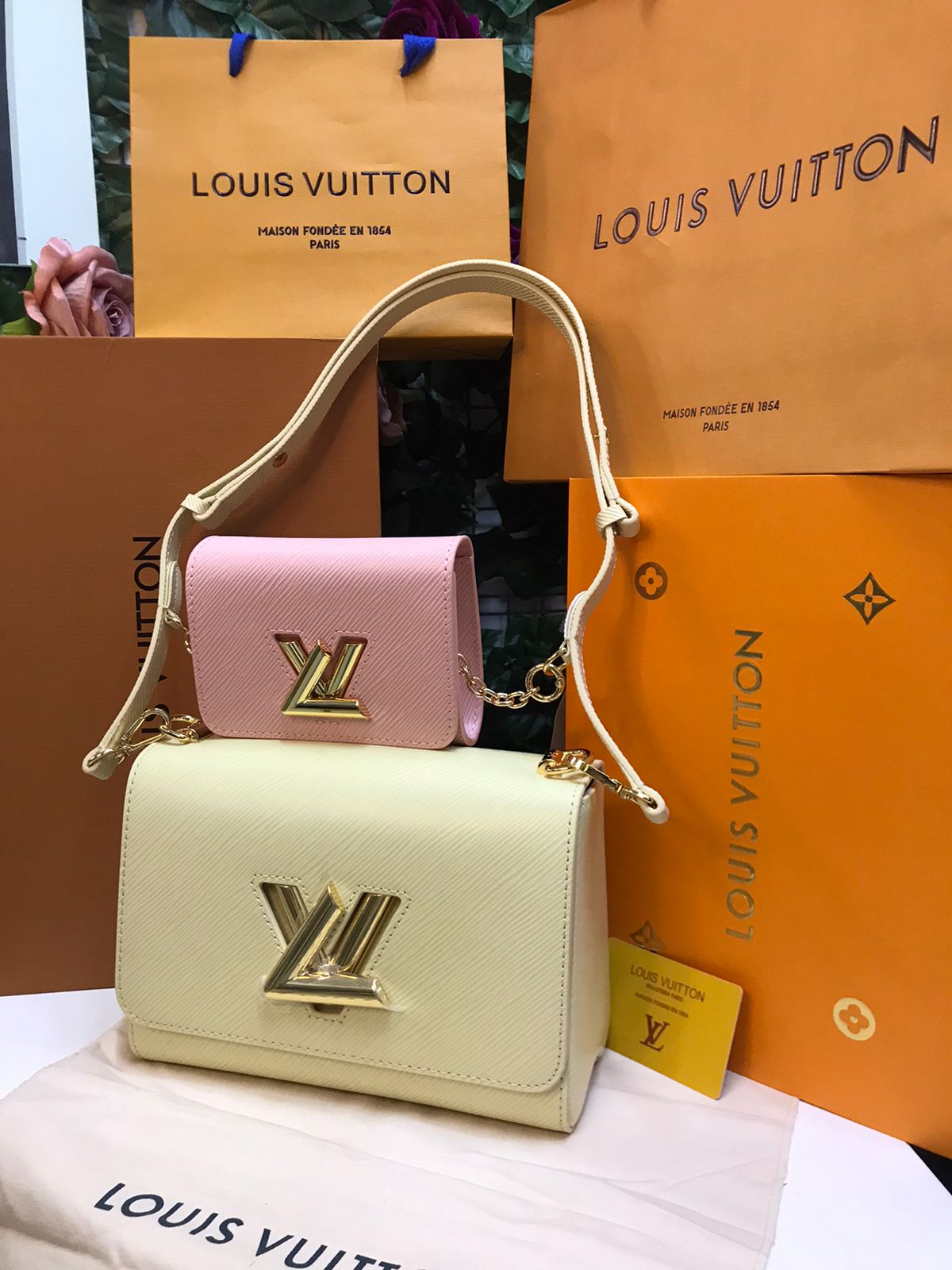 Louis Vuitton Beige con Monedero Rosa Piel