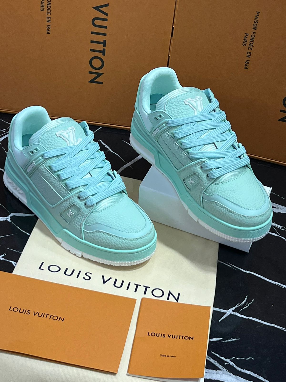 Louis Vuitton Tenis color menta