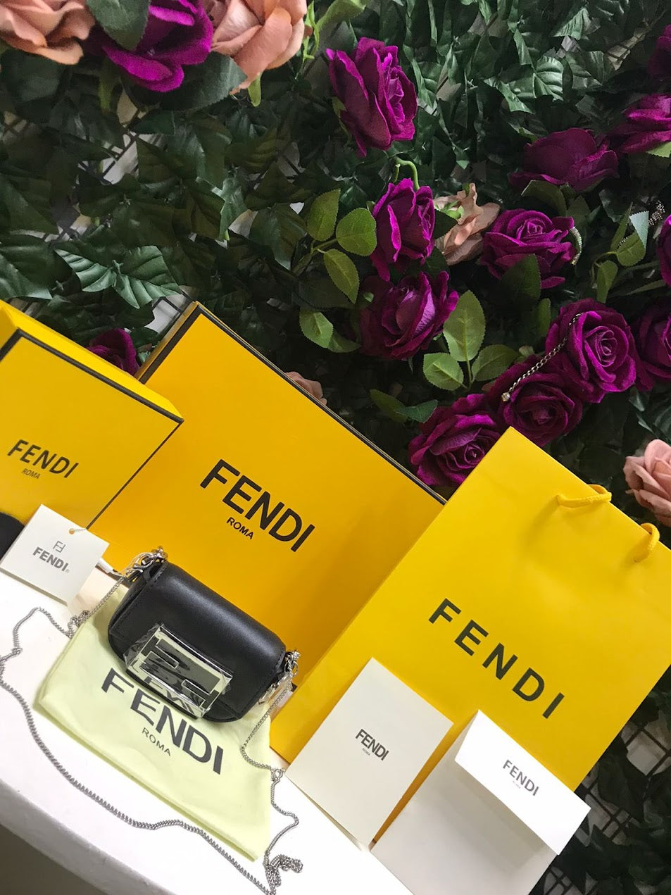 Fendi Negra con Cadena Piel