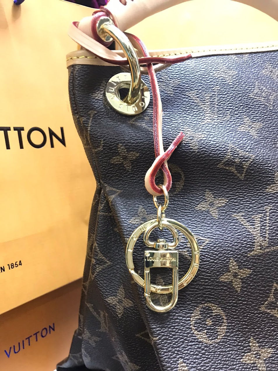 Louis Vuitton Asa de Piel