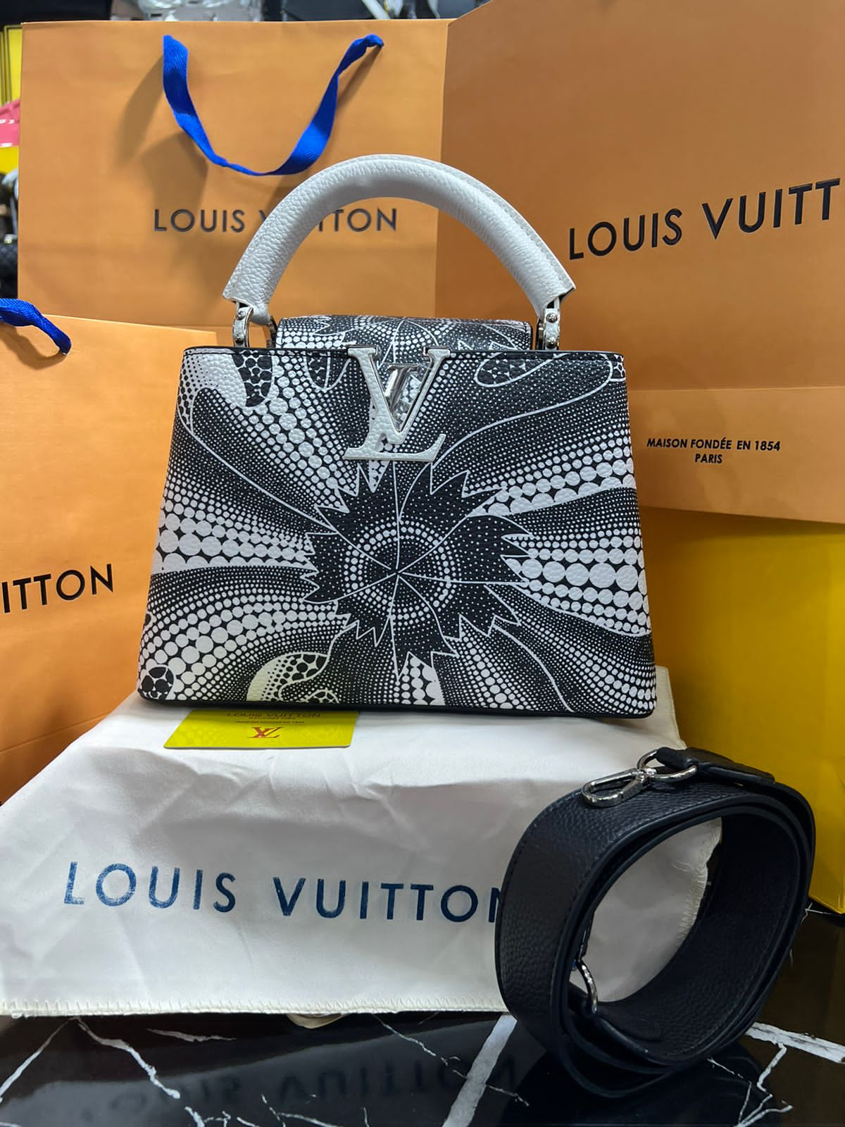 Louis Vuitton Capucine Edición Especial Piel