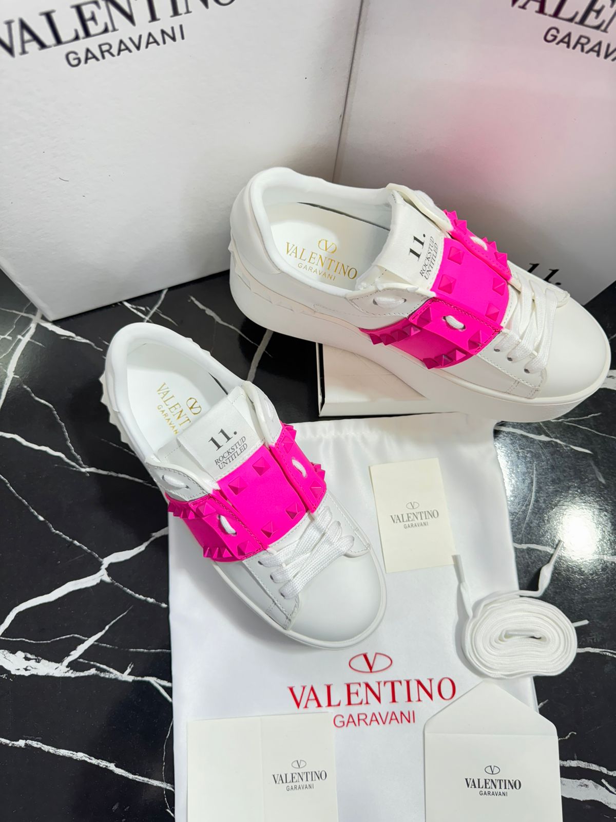 Valentino rosa con blanco