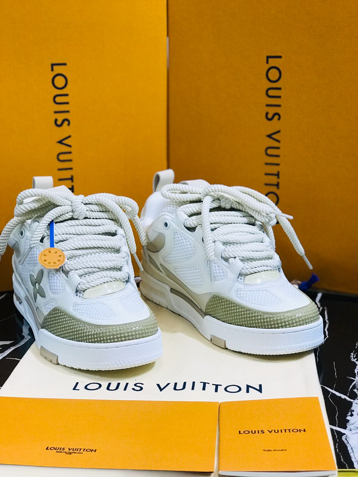 Louis Vuitton blancos Caballero