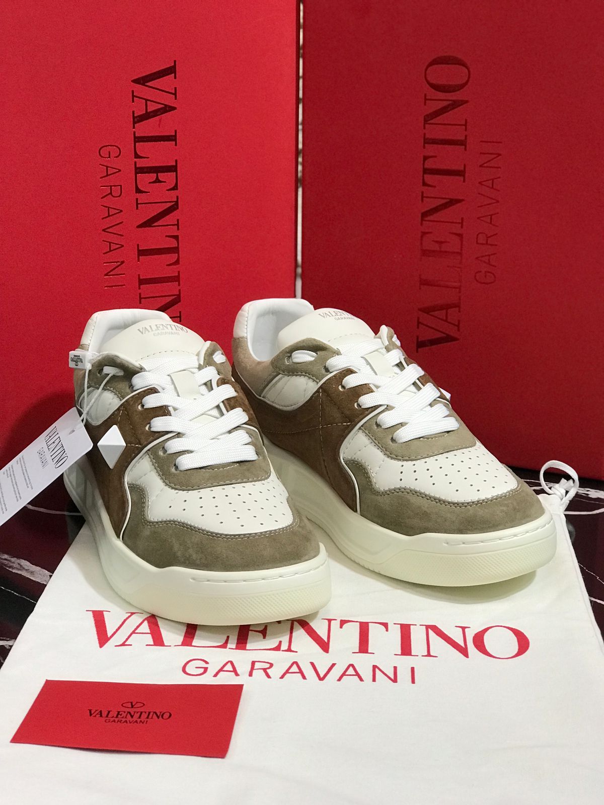 Valentino tenis casual color café Caballero