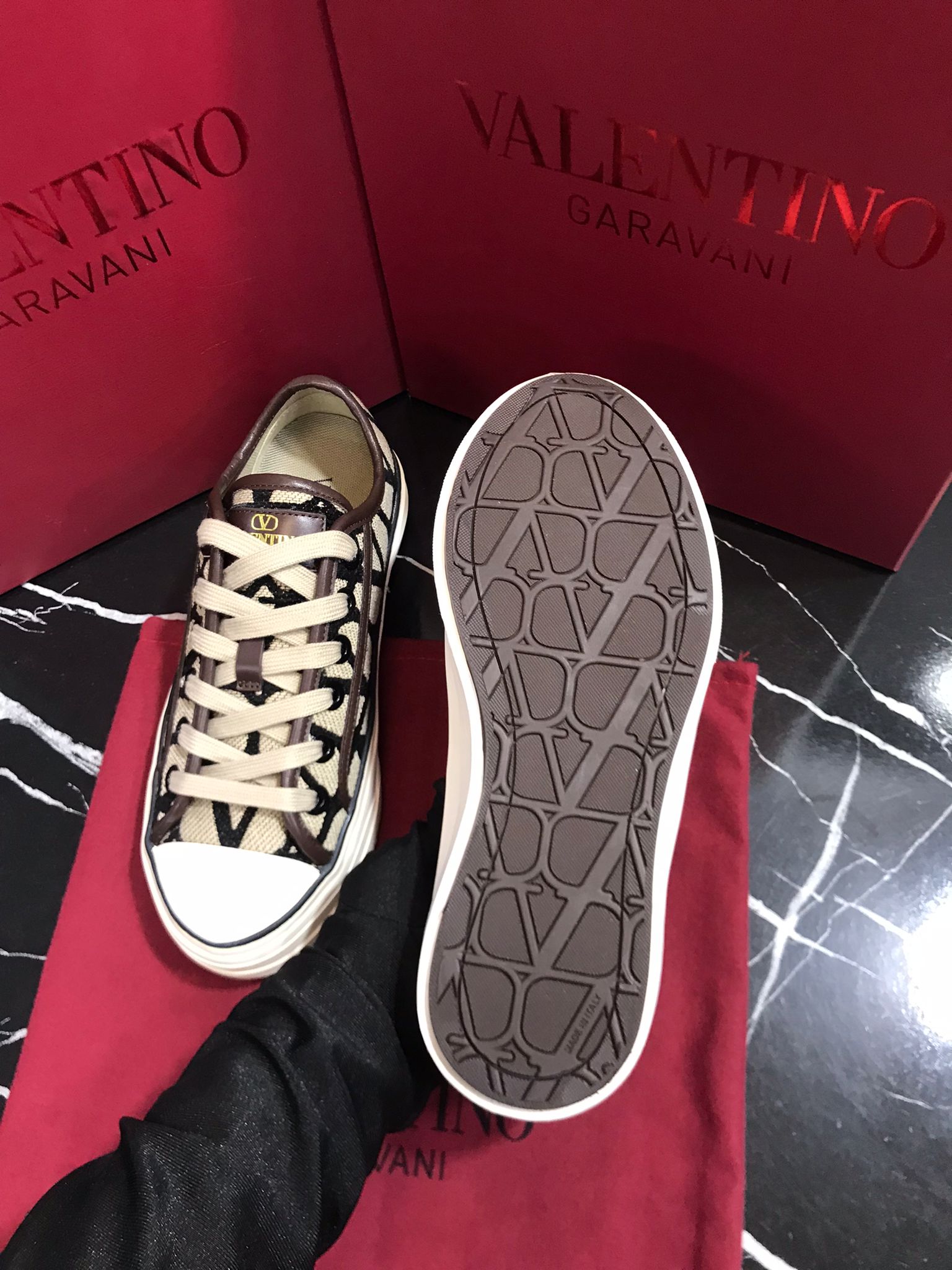 Valentino Cafes zapatos