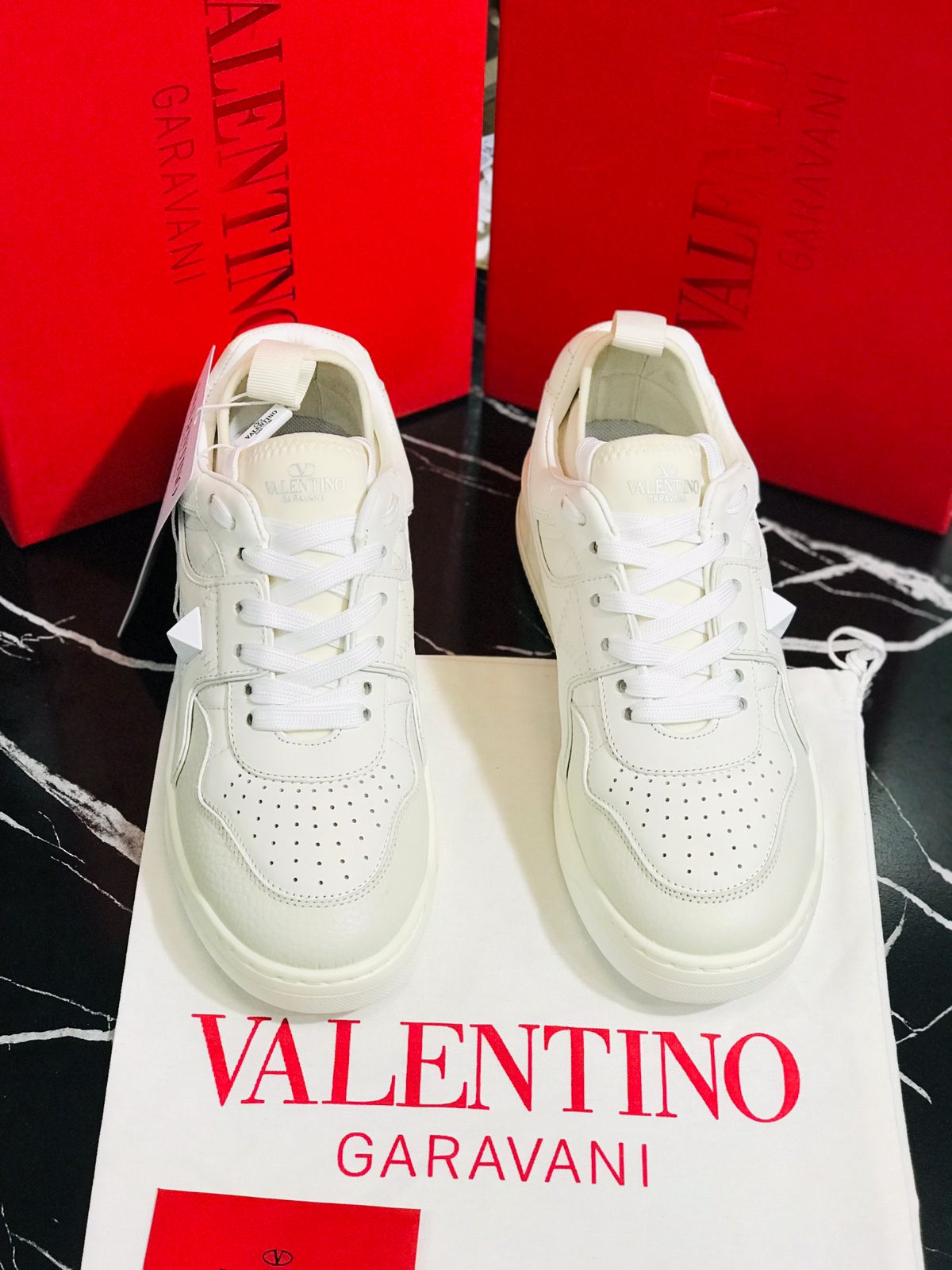 Valentino color blanco Caballero