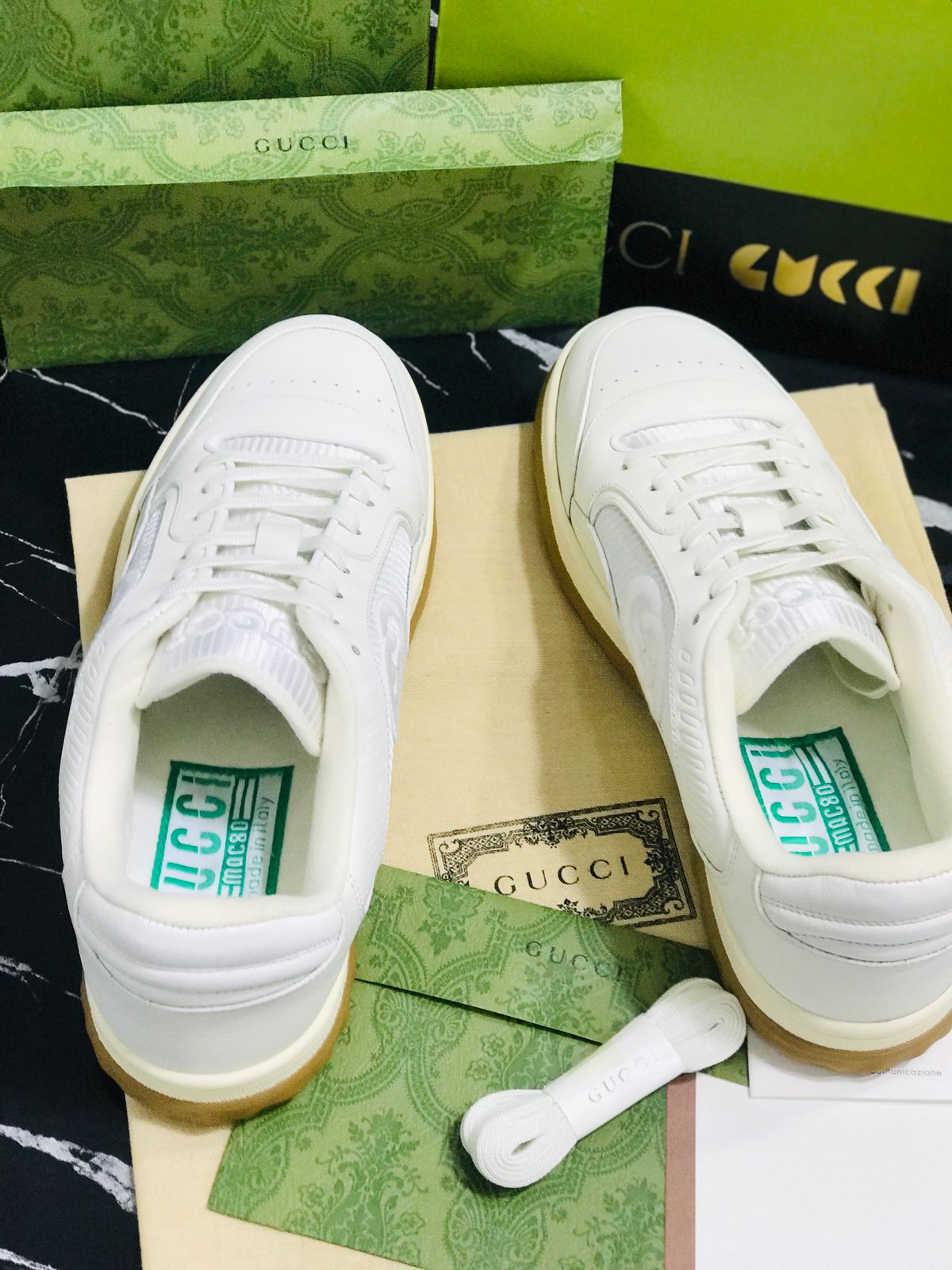 Gucci Tenis color crema Caballero