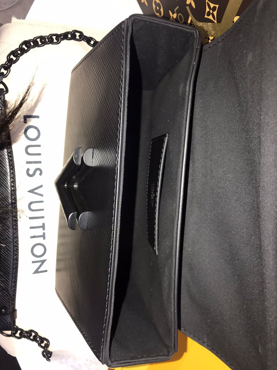 Louis Vuitton Negra Patron V Piel