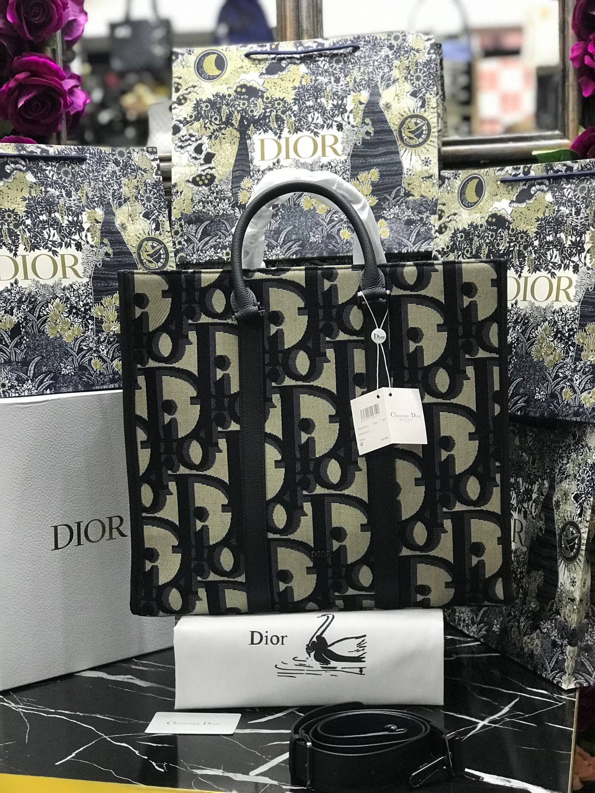 Christian Dior Beige con Negro Bordada con Piel