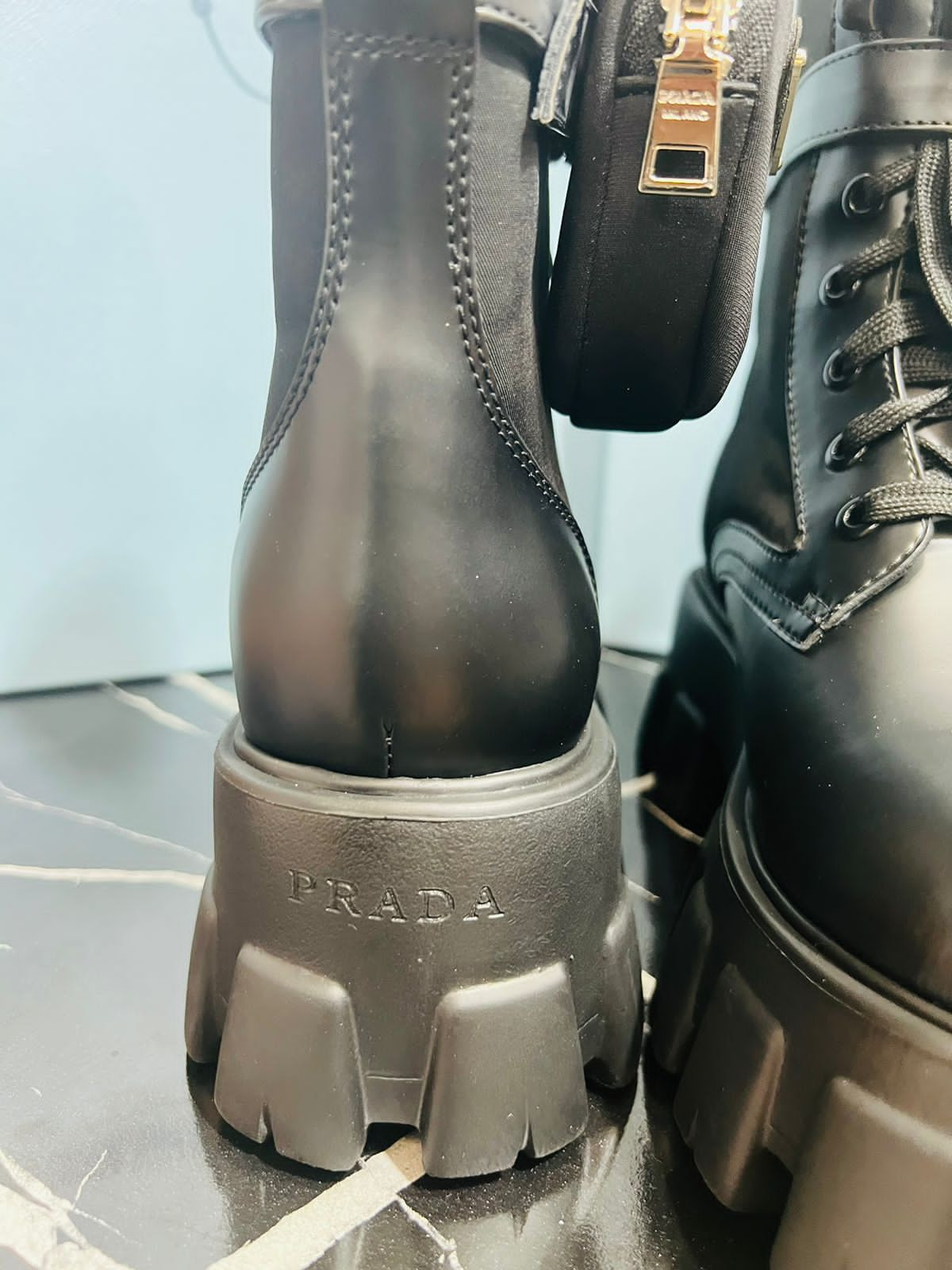 prada botin negros