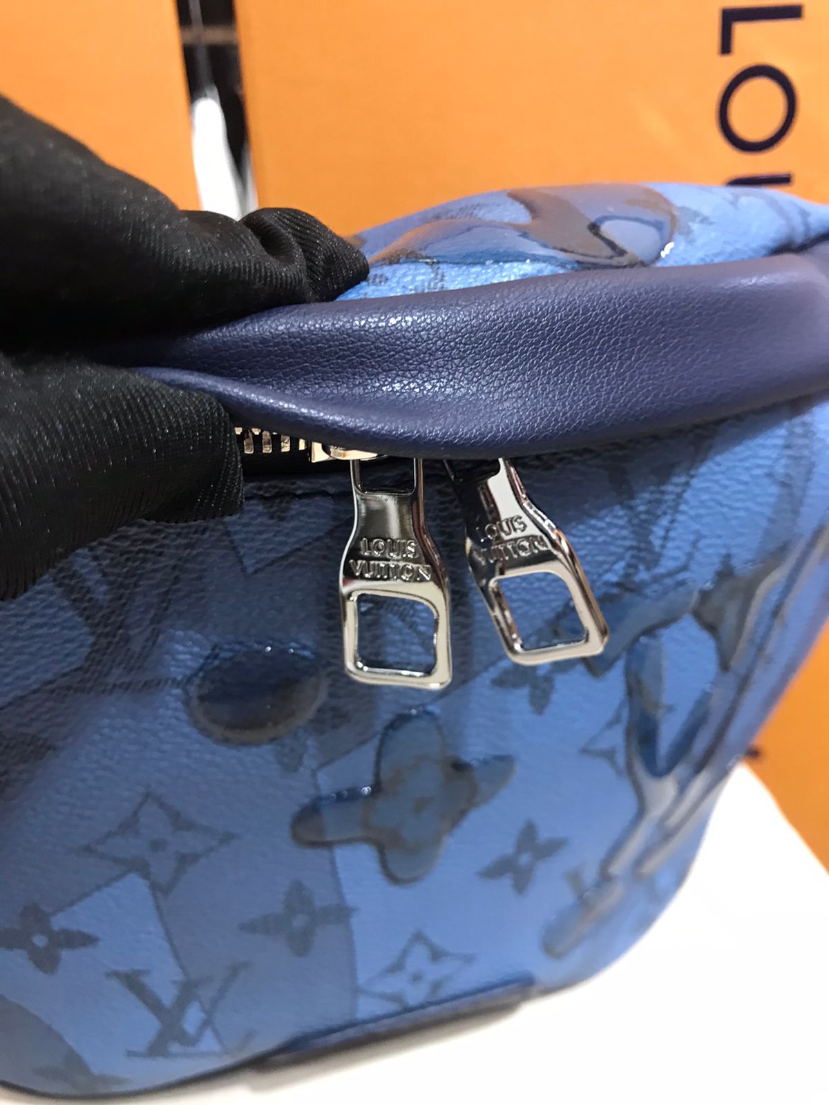 Louis Vuitton Canguro Azul Fuerte Piel