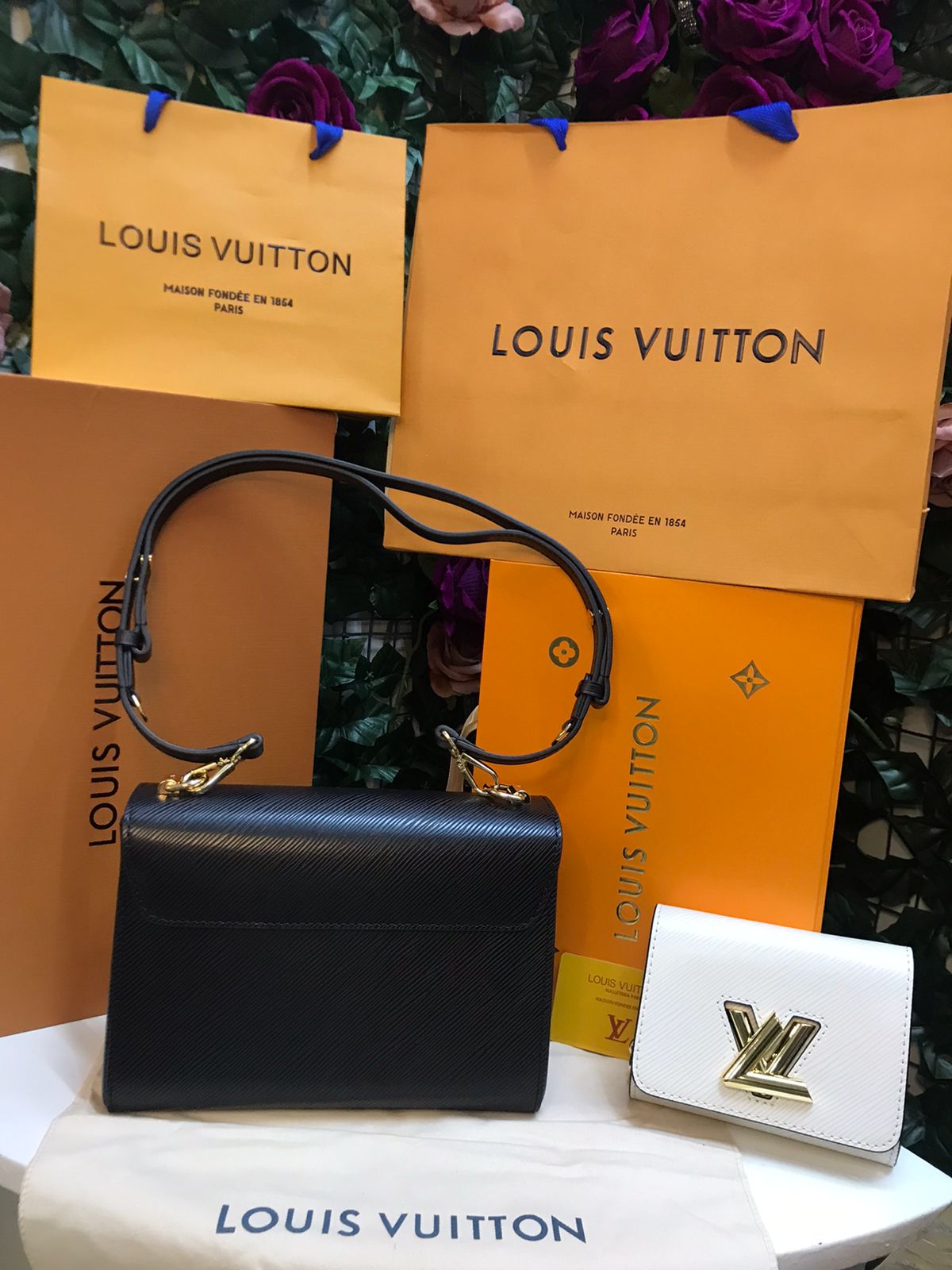 Louis Vuitton Negro con Monedero Blanco Piel