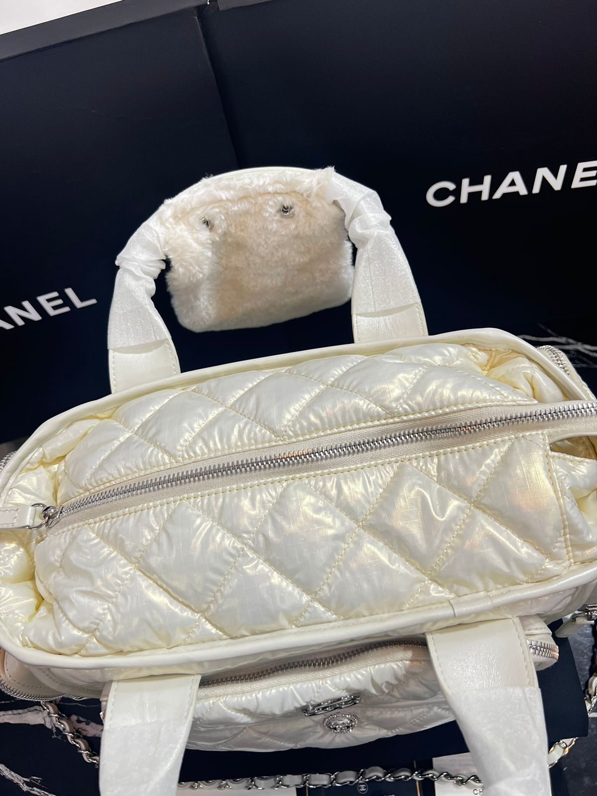 Chanel Edición Especial Textil con Brillos y Piel