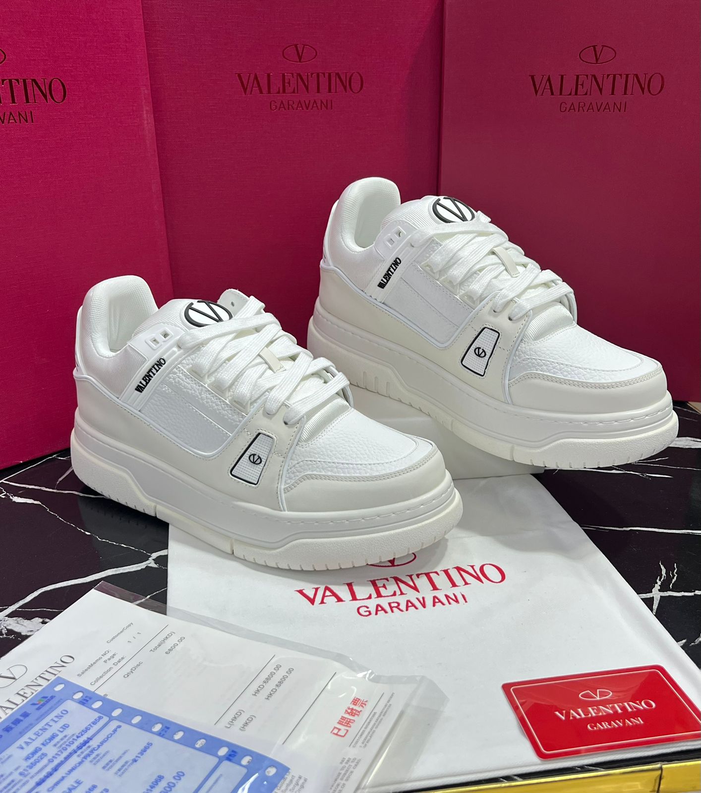 Valentino color blancos Caballero