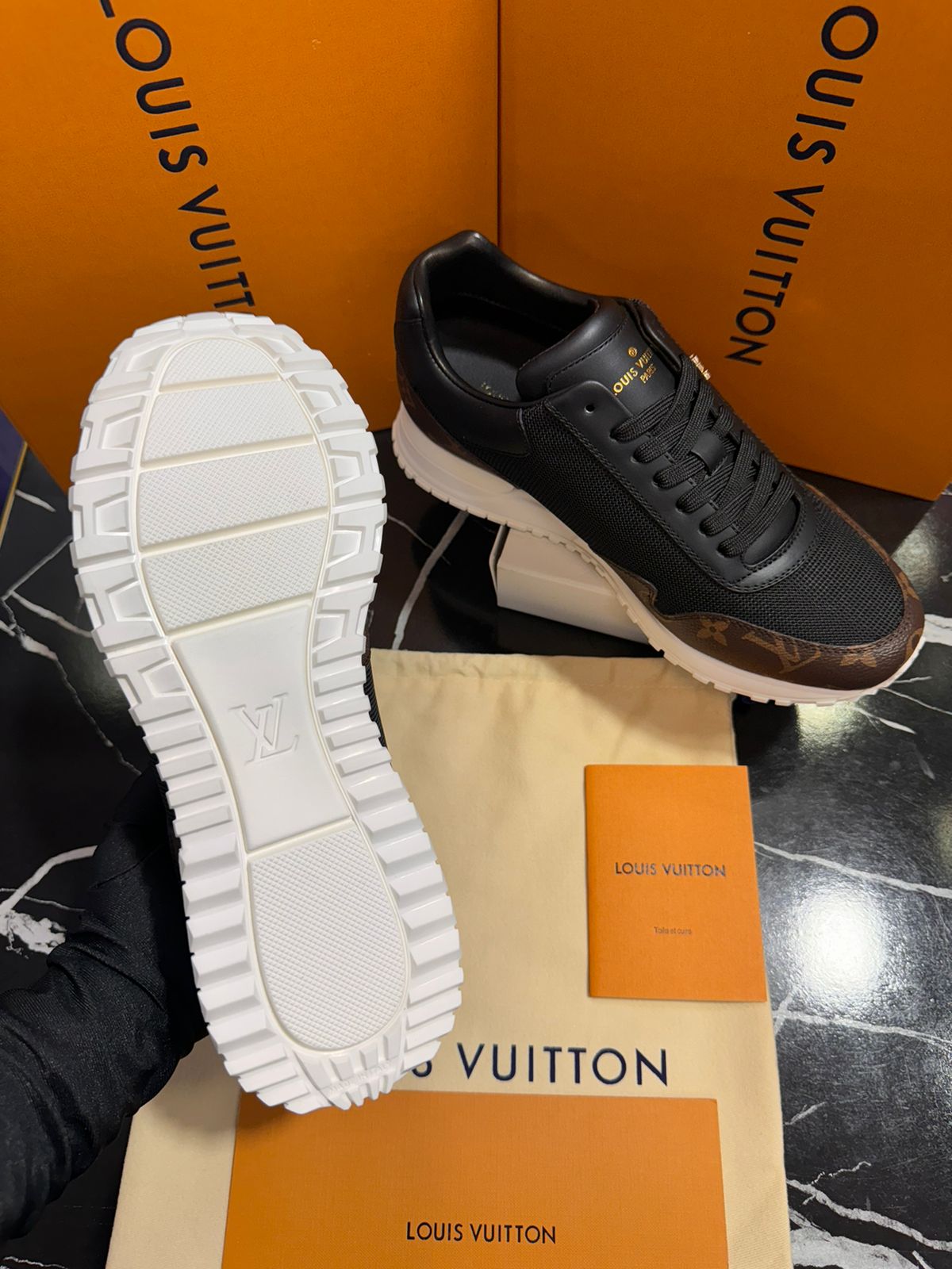 Louis Vuitton Tenis cafés Caballero