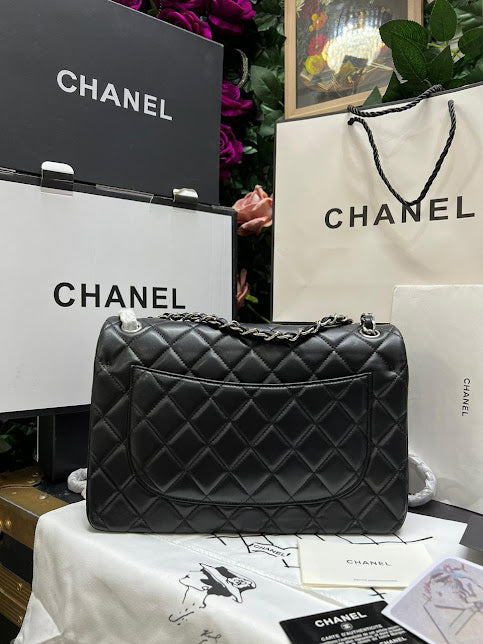 Chanel Maxi Negra Piel