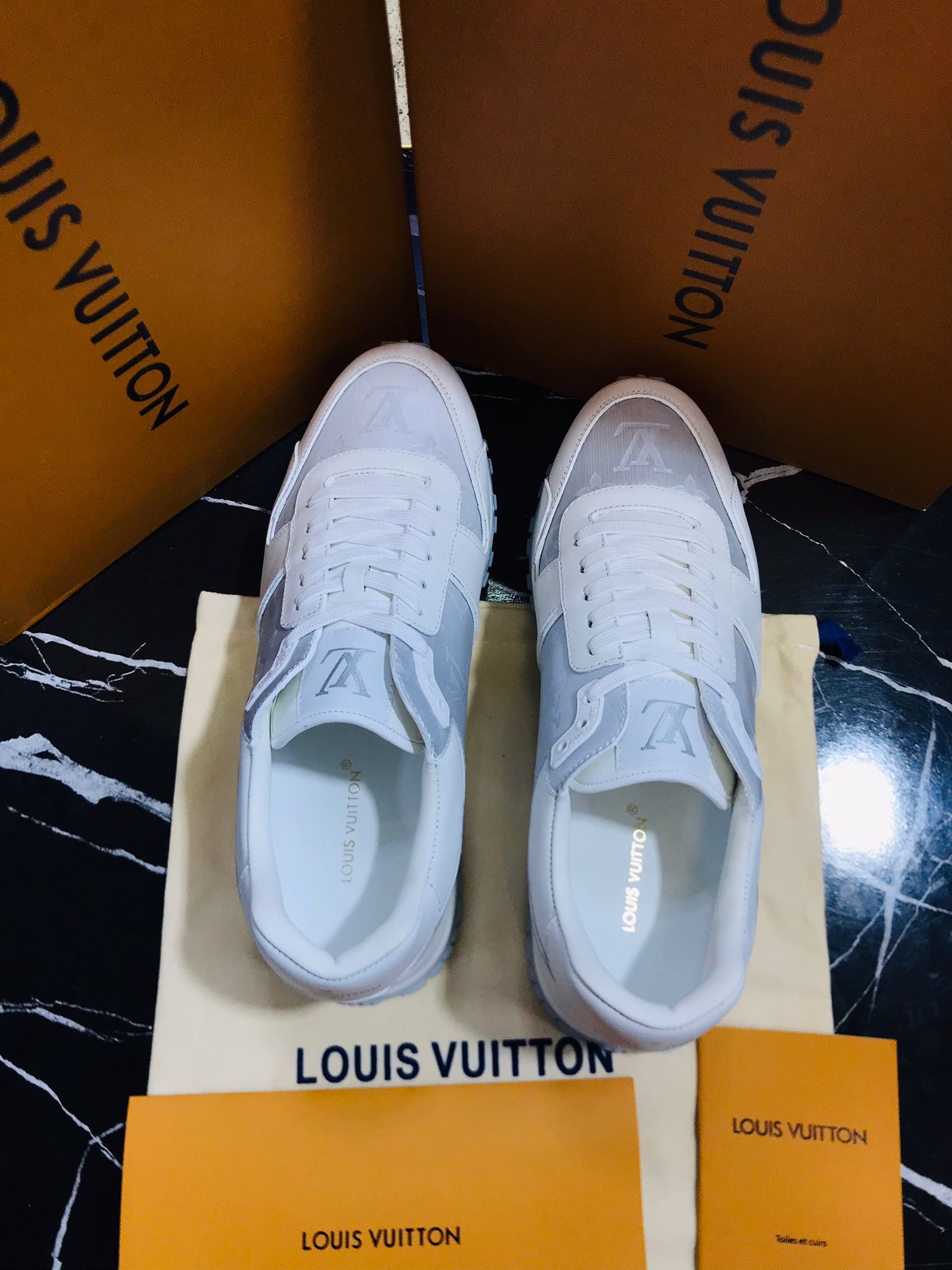 Louis Vuitton Tenis blancos Caballero