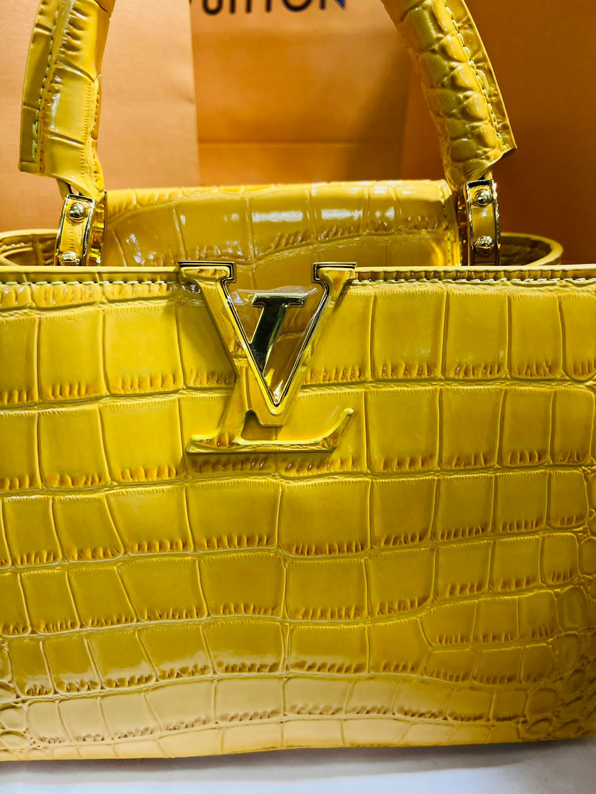 Louis Vuitton Capucine Edición Especial Amarillo Piel