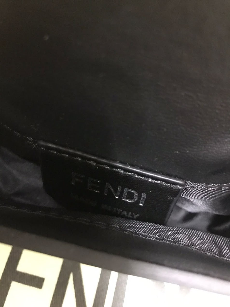 Fendi Negra con Cadena Piel