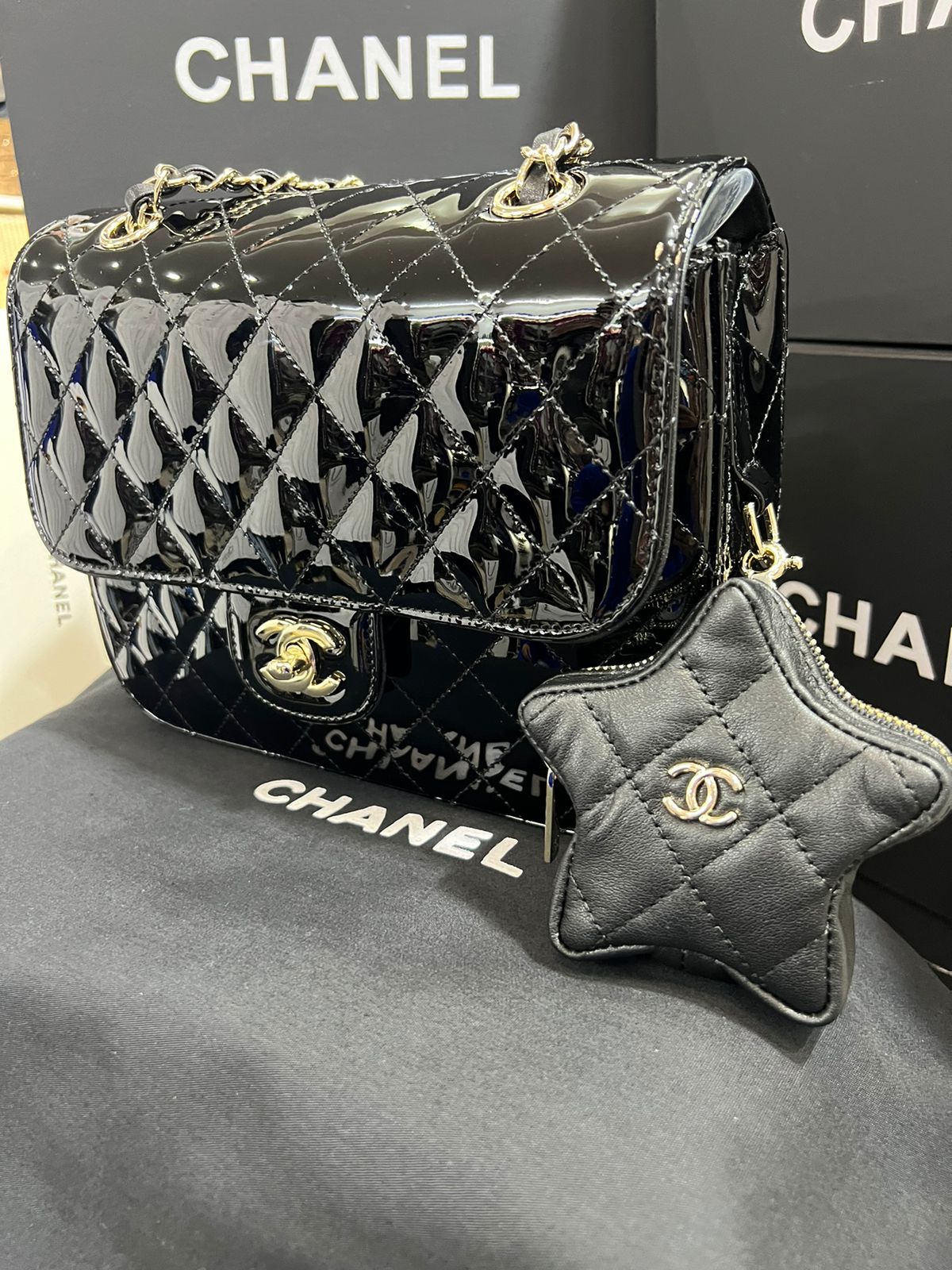 Chanel Negro Edición Especial con Accesorio de Estrella Charol y Piel