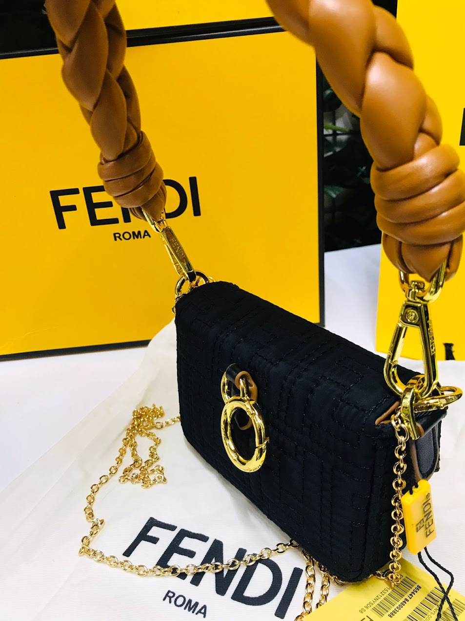 Fendi Negro Mostaza Piel Pequeña.