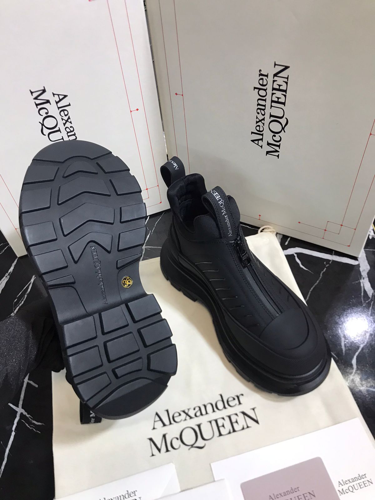 Tenis Alexander Mc Queen botin negros