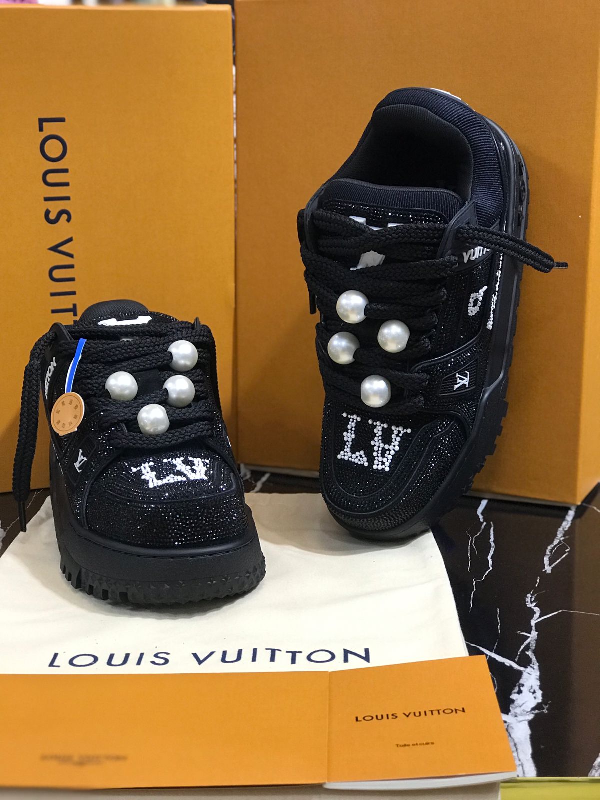 Louis Vuitton tenis negros Caballero