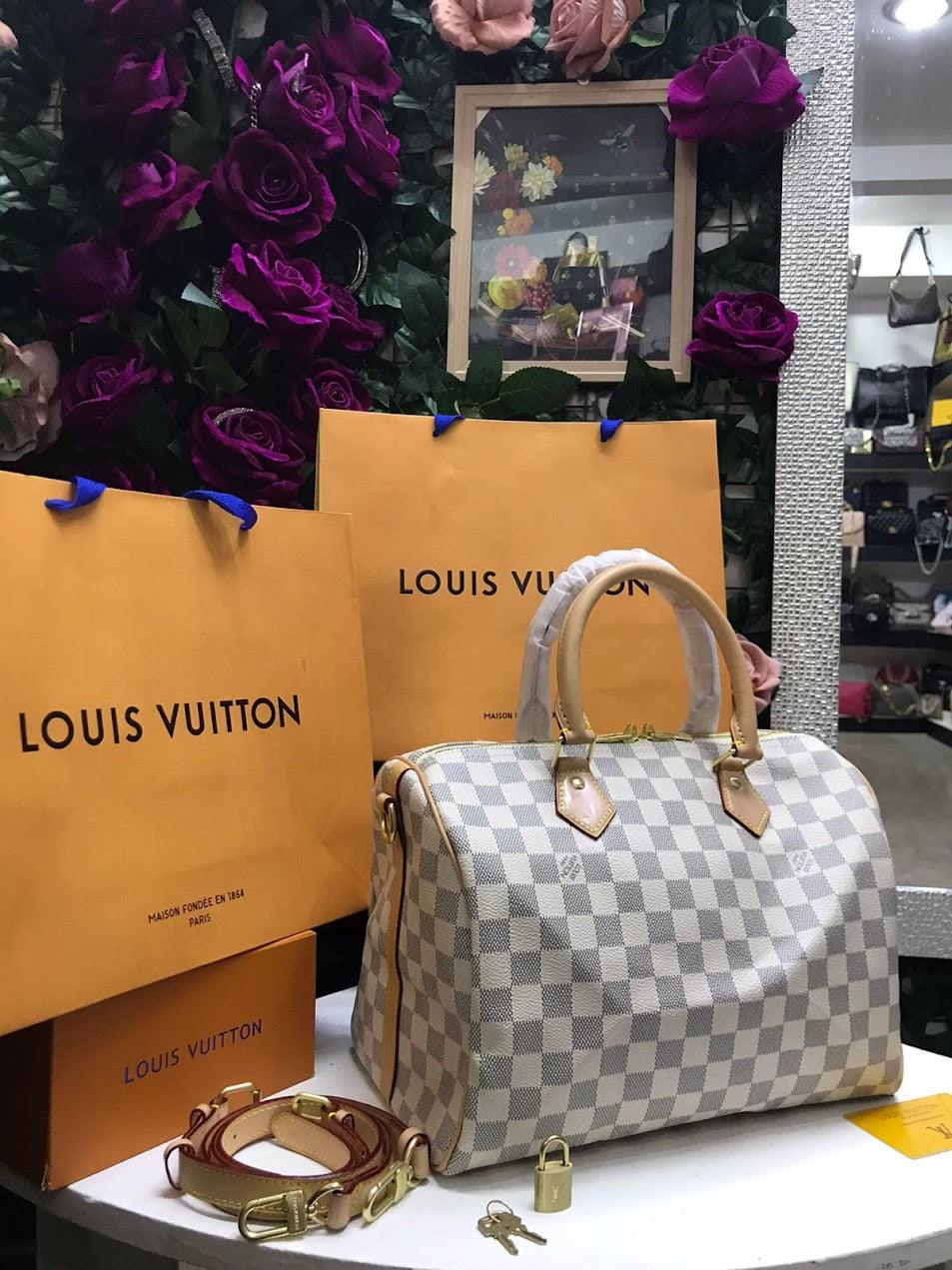 Louis Vuitton Marmoleado Blanco Gris Bordados en Costado Tela