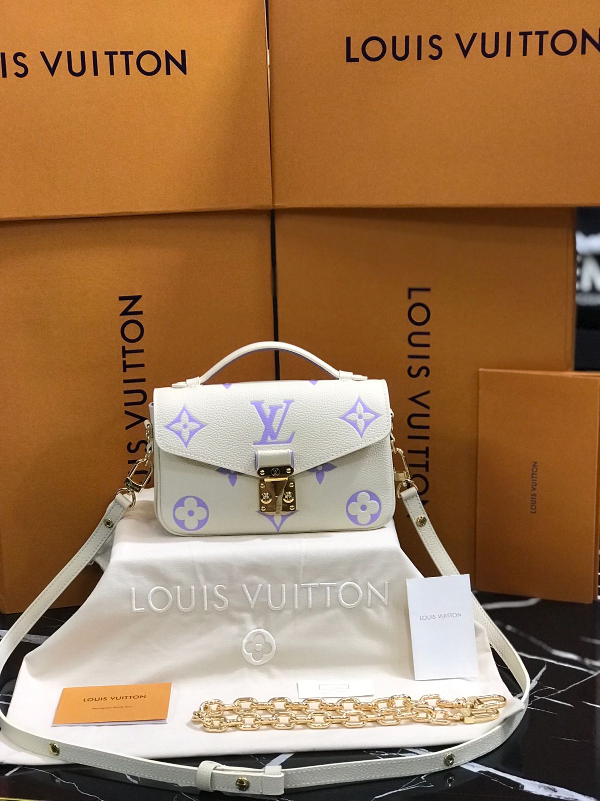 Louis Vuitton Blanco Lila Piel