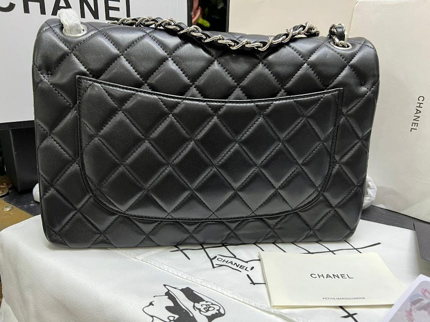 Chanel Maxi Negra Piel