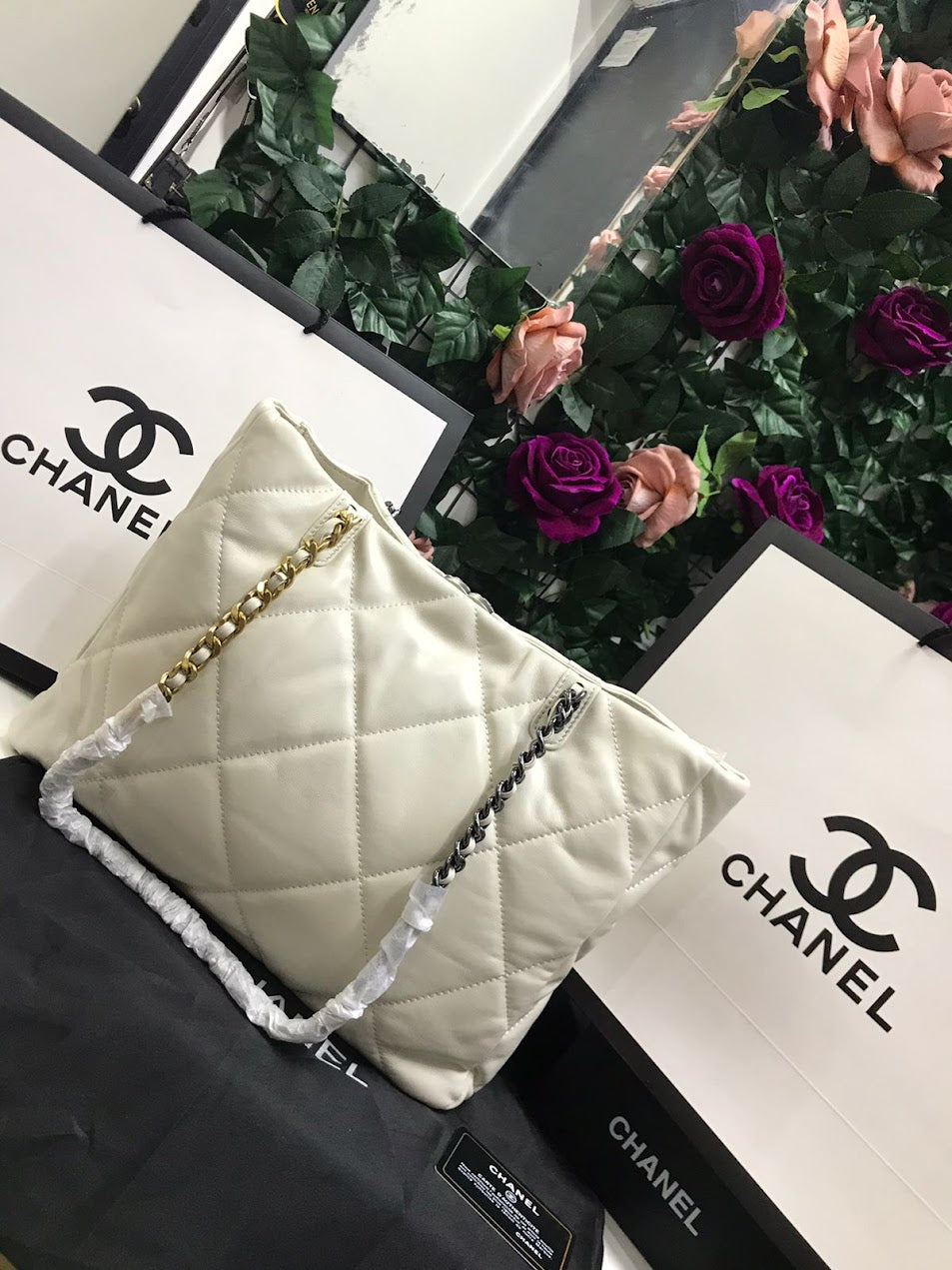 Chanel Blanca Piel