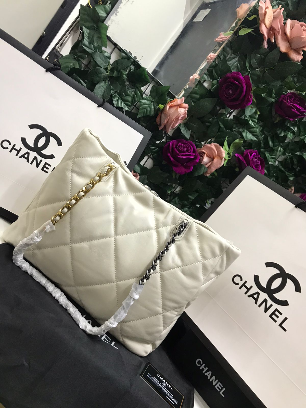 Chanel Blanco Cadena Plateado con Dorada Piel