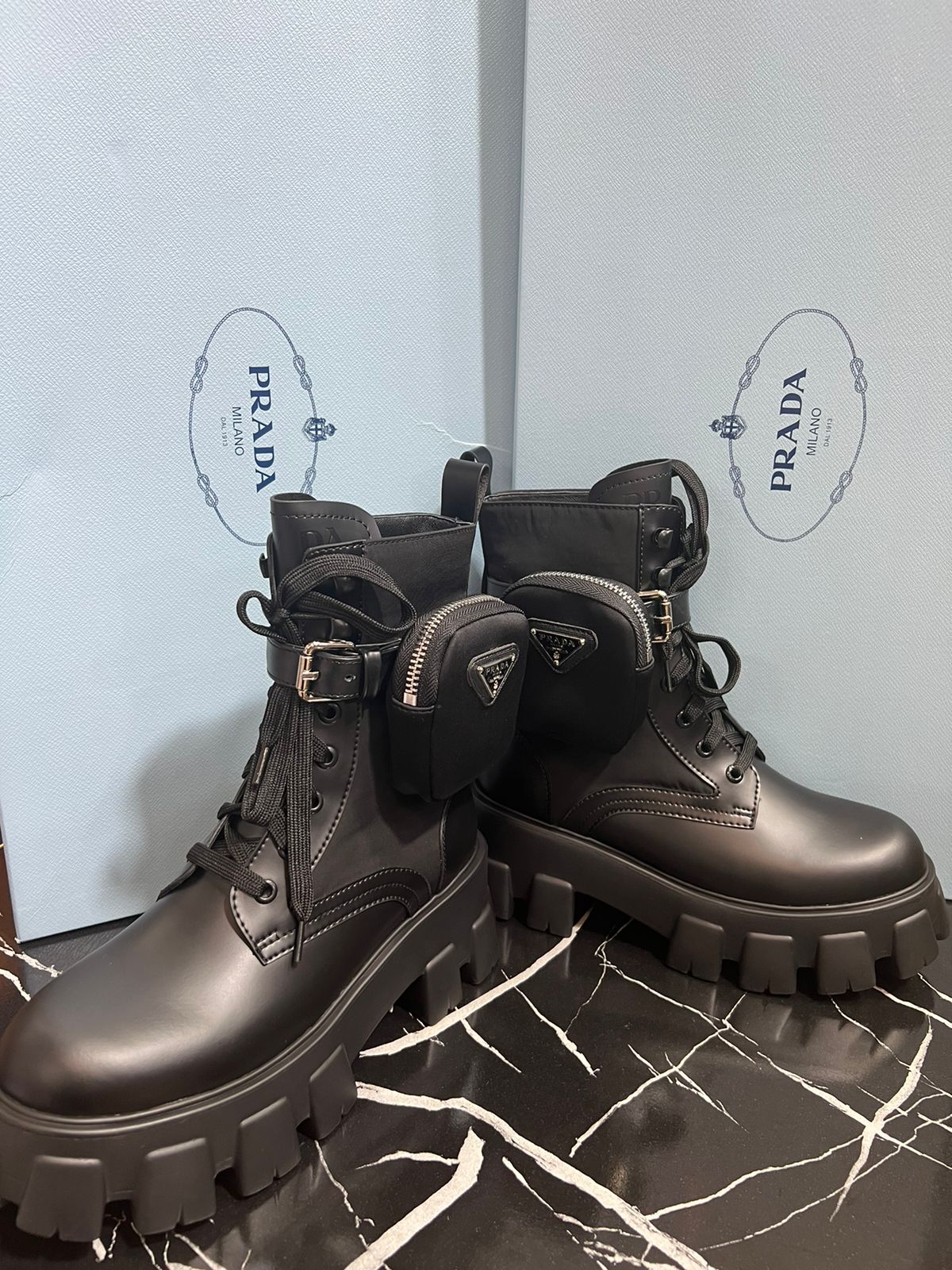 prada botin negros