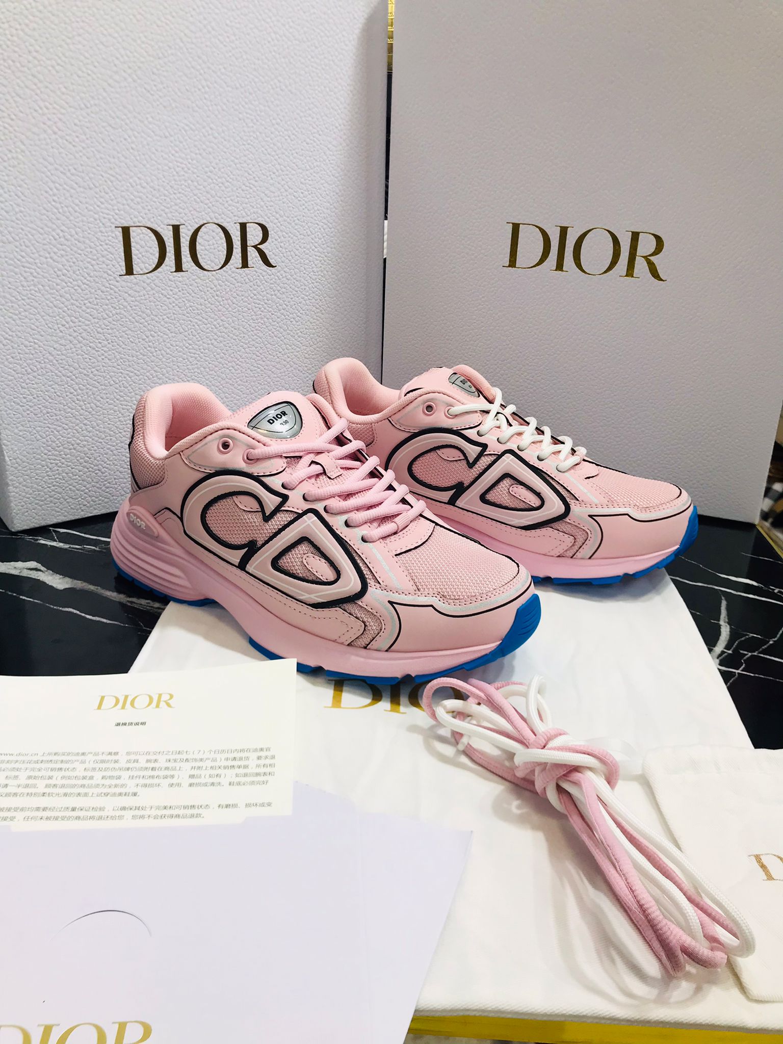 Christian Dior Tenis color rosa