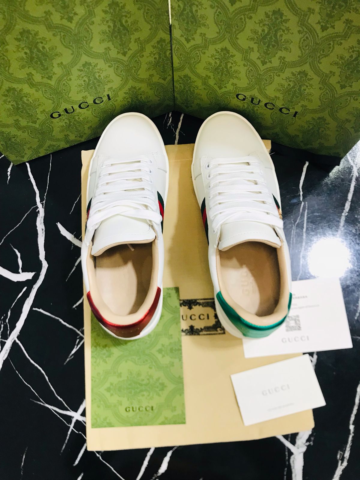 Gucci Tenis color blanco