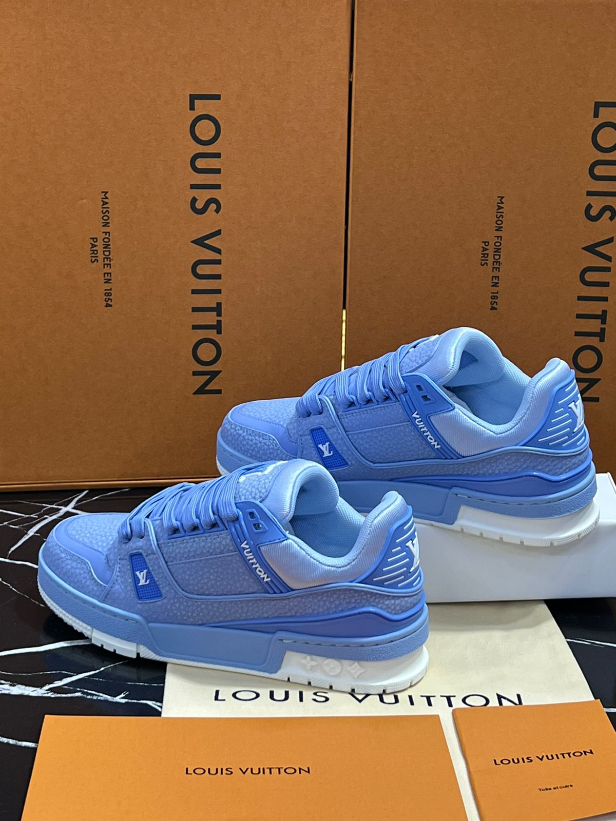 Louis Vuitton Tenis color azul