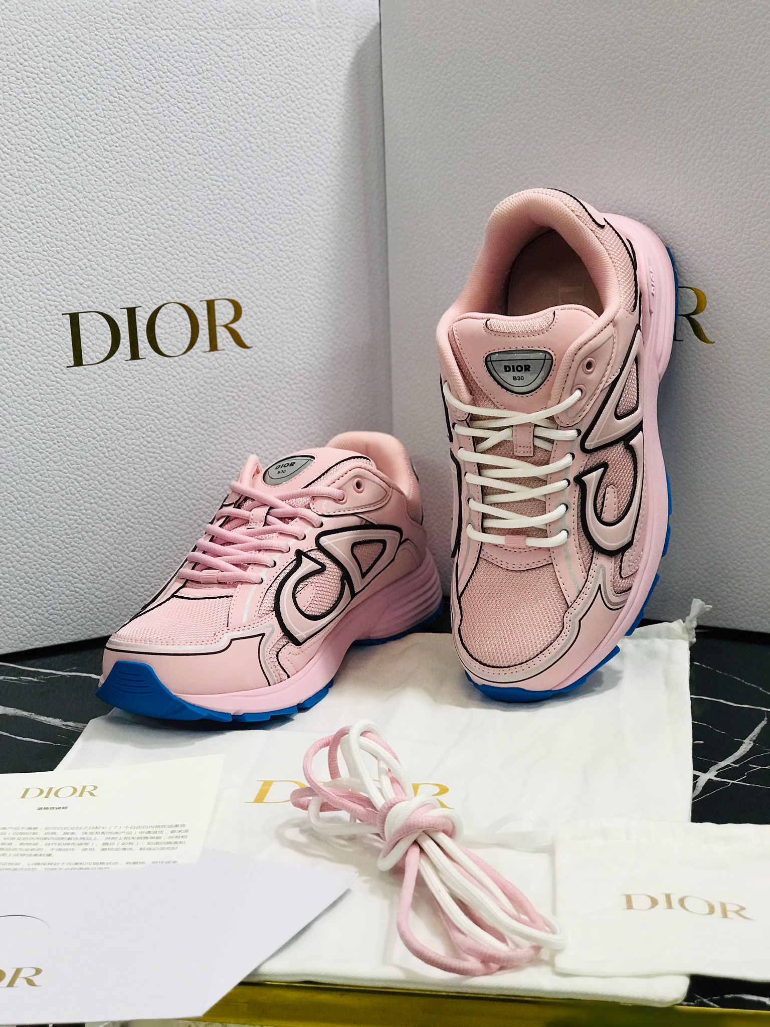 Christian Dior Tenis color rosa