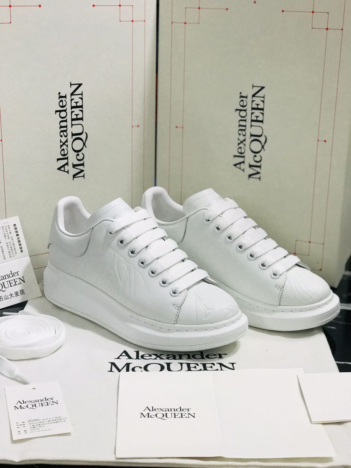 Tenis Alexander Mc Queen blancos