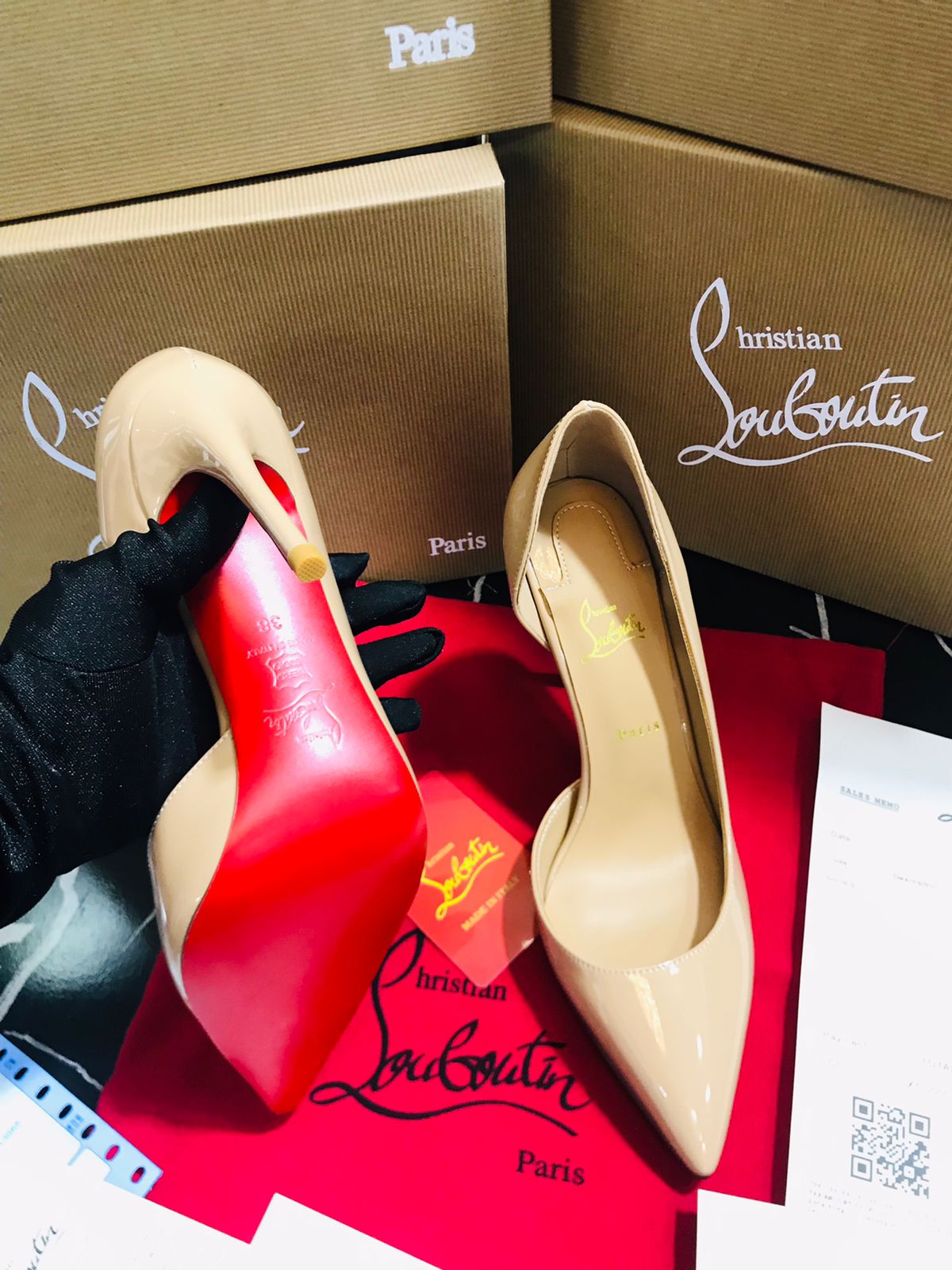 Louboutin Tacones color crema